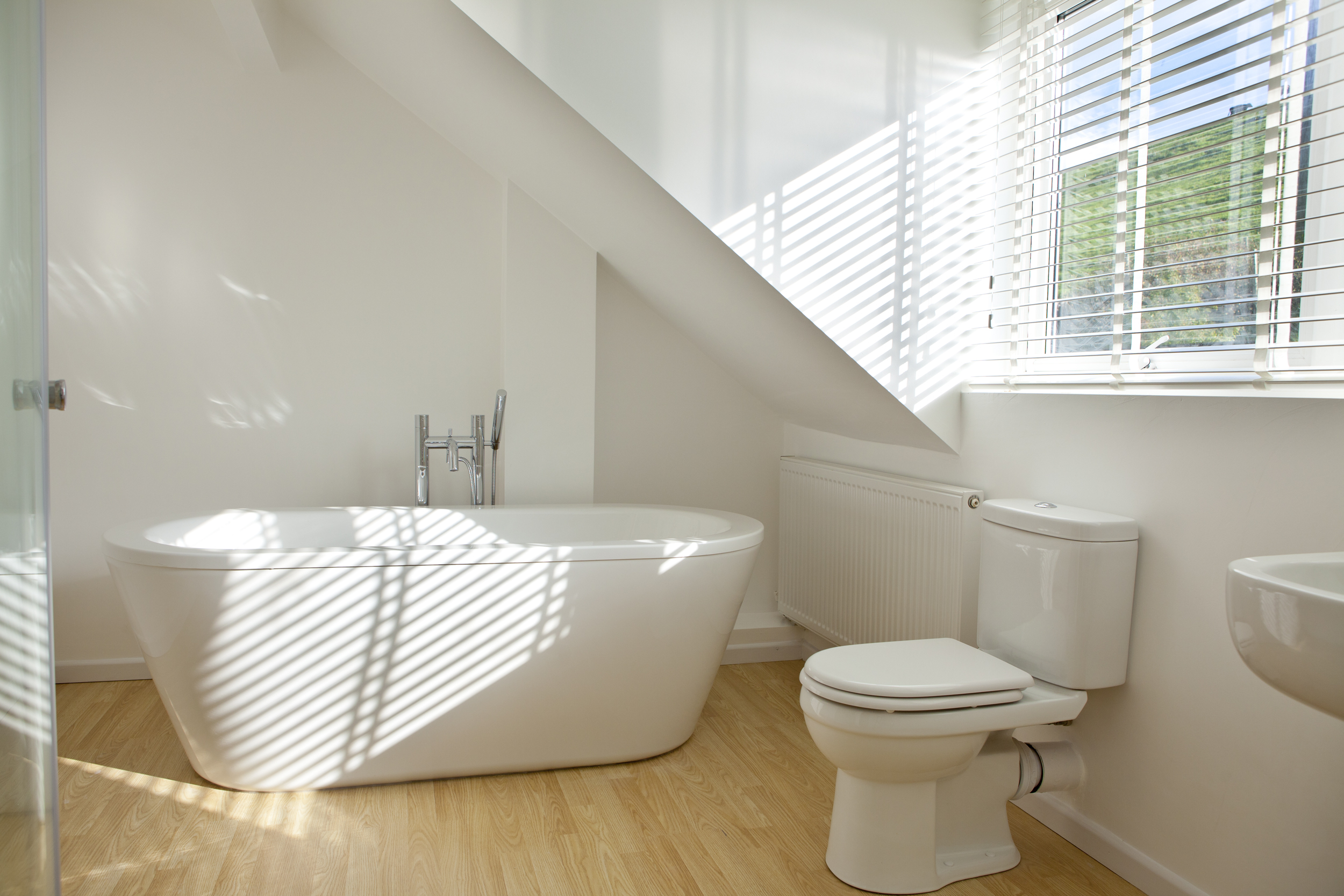 Create the Illusion of Space in Your Small Bathroom | Plumbtree